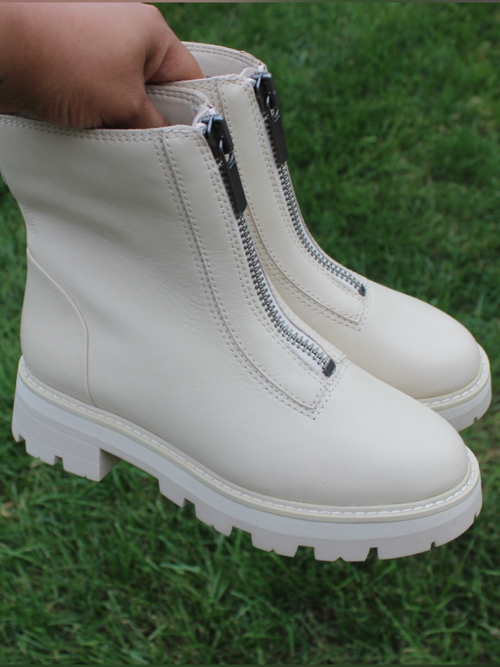 Gianni Bini x Nastia Liukin Bowery Cream Leather Zip-Up Lug Sole Booties Sz 6.5